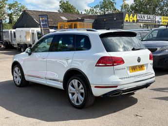 Volkswagen Touareg VOLKSWAGEN TOUAREG V6 R-LINE. 12,950