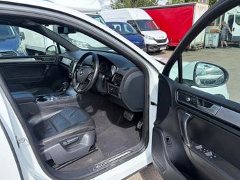 Volkswagen Touareg VOLKSWAGEN TOUAREG V6 R-LINE. 12,950