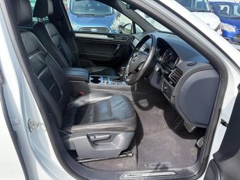 Volkswagen Touareg VOLKSWAGEN TOUAREG V6 R-LINE. 11,950