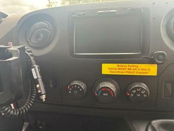 Renault Master 2.3 dCi ENERGY 35 Business FWD MWB Medium Roof Euro 6 (s/s) 5dr