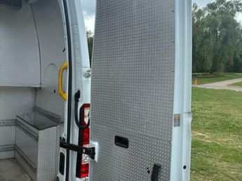 Renault Master 2.3 dCi ENERGY 35 Business FWD MWB Medium Roof Euro 6 (s/s) 5dr