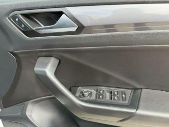 Volkswagen T-Roc 1.5 TSI EVO R-Line DSG Euro 6 (s/s) 5dr