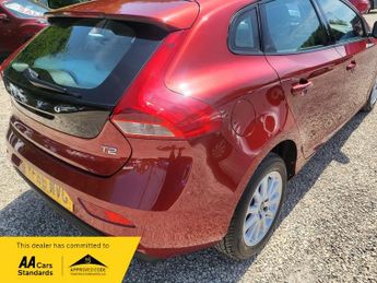 Volvo V40 T2 MOMENTUM