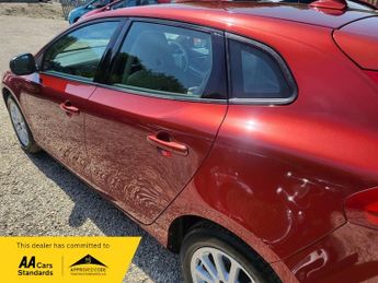 Volvo V40 T2 MOMENTUM