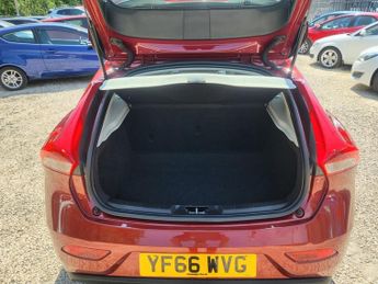 Volvo V40 T2 MOMENTUM