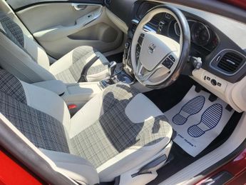 Volvo V40 T2 MOMENTUM