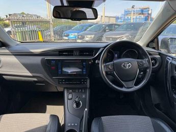 Toyota Auris 1.8 VVT-h Excel CVT Euro 6 (s/s) 5dr (Safety Sense)
