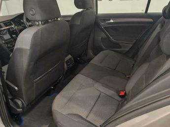 Volkswagen Golf 35.8kWh e-Golf Auto 5dr