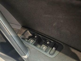 Volkswagen Golf 35.8kWh e-Golf Auto 5dr
