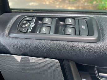 Land Rover Discovery SDV6 GRAPHITE AUTOMATIC