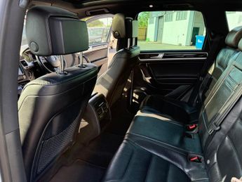 Volkswagen Touareg V6 R-LINE PLUS TDI BLUEMOTION TECHNOLOGY 4X4 SAT NAV LEATHER AUT