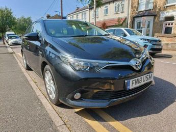 Toyota Auris 1.8 VVT-h Icon Tech Touring Sports CVT Euro 6 (s/s) 5dr
