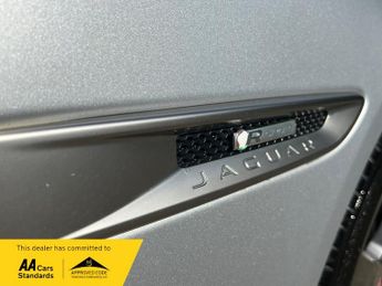 Jaguar XE R-SPORT