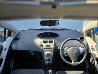 Toyota Yaris 1.3 VVT-i SR 5dr