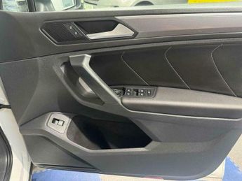 Volkswagen Tiguan 2.0 Tiguan R-Line TDI 4Motion Semi-Auto 4WD 5dr
