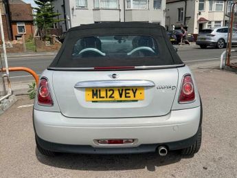 MINI Convertible 2.0 Cooper D Convertible 2dr Diesel Auto Euro 5 (112 ps)