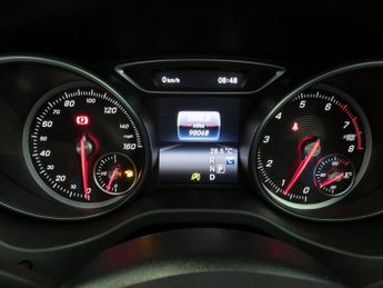 Mercedes CLA GLA 180 URBAN EDITION