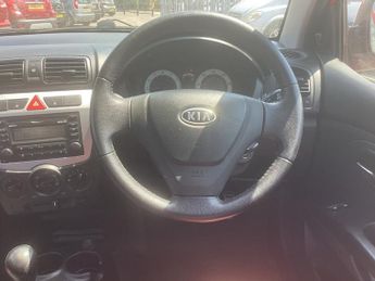 Kia Picanto 1.1 Red Hatchback 5dr Petrol Manual (118 g/km, 64 bhp)