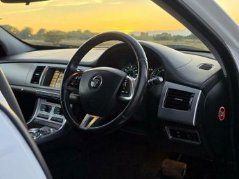 Jaguar XF 2.2d Luxury Auto Euro 5 (s/s) 4dr