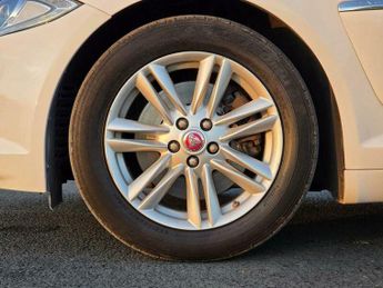 Jaguar XF 2.2d Luxury Auto Euro 5 (s/s) 4dr