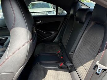 Mercedes SLR McLaren CLA 220 D 4MATIC AMG LINE