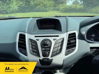 Ford Fiesta 1.4 Zetec Hatchback 5dr Petrol Automatic (154 g/km, 94 bhp)