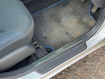 Toyota Yaris VVTI COLOUR COLLECTION