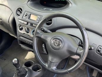 Toyota Yaris VVTI COLOUR COLLECTION