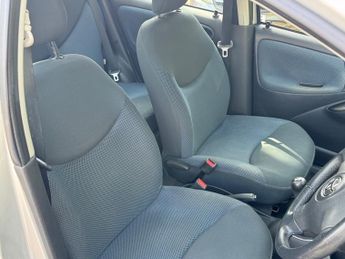 Toyota Yaris VVTI COLOUR COLLECTION