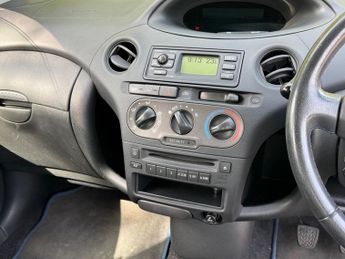Toyota Yaris VVTI COLOUR COLLECTION