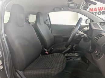Toyota iQ 1.33 Dual VVT-i 3 Multidrive Euro 4 3dr