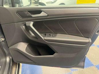 Volkswagen Tiguan 2.0 Tiguan R-Line TDI 4Motion Semi-Auto 4WD 5dr