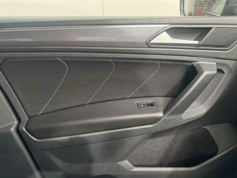Volkswagen Tiguan 2.0 Tiguan R-Line TDI 4Motion Semi-Auto 4WD 5dr