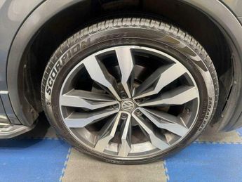 Volkswagen Tiguan 2.0 Tiguan R-Line TDI 4Motion Semi-Auto 4WD 5dr