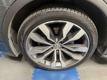 Volkswagen Tiguan 2.0 Tiguan R-Line TDI 4Motion Semi-Auto 4WD 5dr