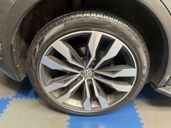 Volkswagen Tiguan 2.0 Tiguan R-Line TDI 4Motion Semi-Auto 4WD 5dr