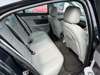 Jaguar XF 2.2d Luxury Auto Euro 5 (s/s) 4dr
