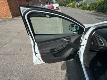 Ford Focus 1.6 Titanium Powershift Euro 6 5dr