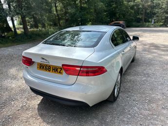 Jaguar XE D SE