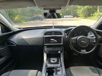 Jaguar XE D SE