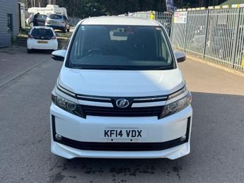 Toyota Voxy 1.8 HYBRID MPV 5 DOOR