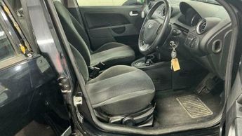 Ford Fiesta 1.6 Ghia 5dr