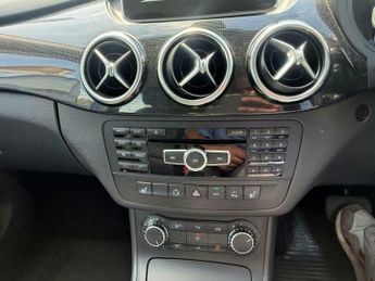 Mercedes-Benz B Class 1.6 B180 BlueEfficiency SE 7G-DCT Euro 5 (s/s) 5dr