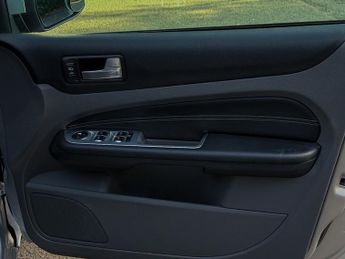 Ford Focus 2.0 Titanium Automatic 145 Bhp | 4 F/Keepers _ Full History (9 S