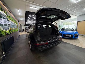 Audi Q7 3.0 TDI QUATTRO S LINE [5X SERVICES, SAT NAV, 7 SEATS & PANORAMI