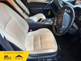 Lexus CT 200h CT200 1.8 HYBRID LUXURY Premier modelThe Lexus CT200h is univers