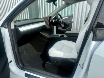 Tesla Model Y LONG RANGE AWD