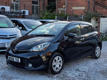 Toyota Yaris 1.33 Dual VVT-i Design Multidrive S Euro 6 5dr (Safety Sense)