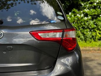 Toyota Yaris 1.33 Dual VVT-i Design Multidrive S Euro 6 5dr (Safety Sense)