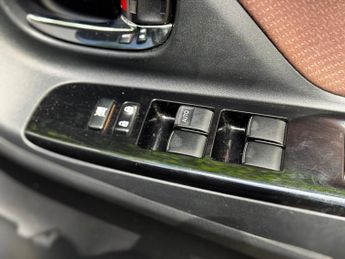 Toyota Yaris 1.33 Dual VVT-i Design Multidrive S Euro 6 5dr (Safety Sense)